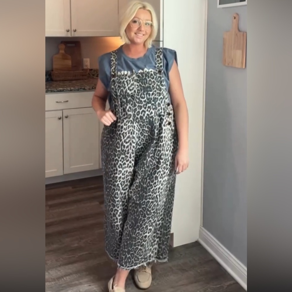 Leopard print overalls
